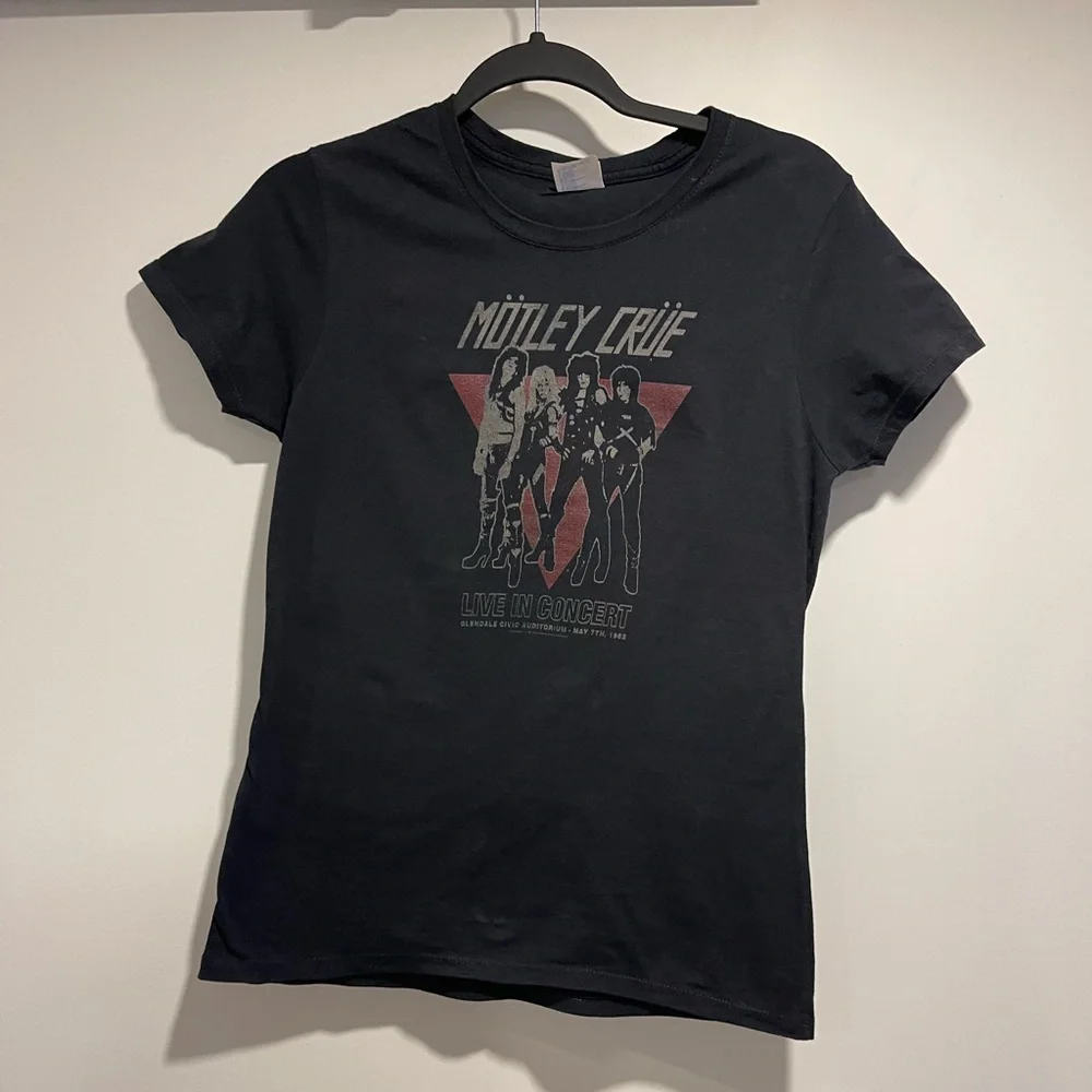 Motley Crue Women's Black Graphic T-Shirt - Picture 2 of 6